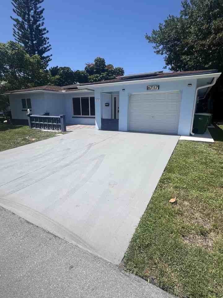 6717 Nw 59th St - Photo 2 of 27