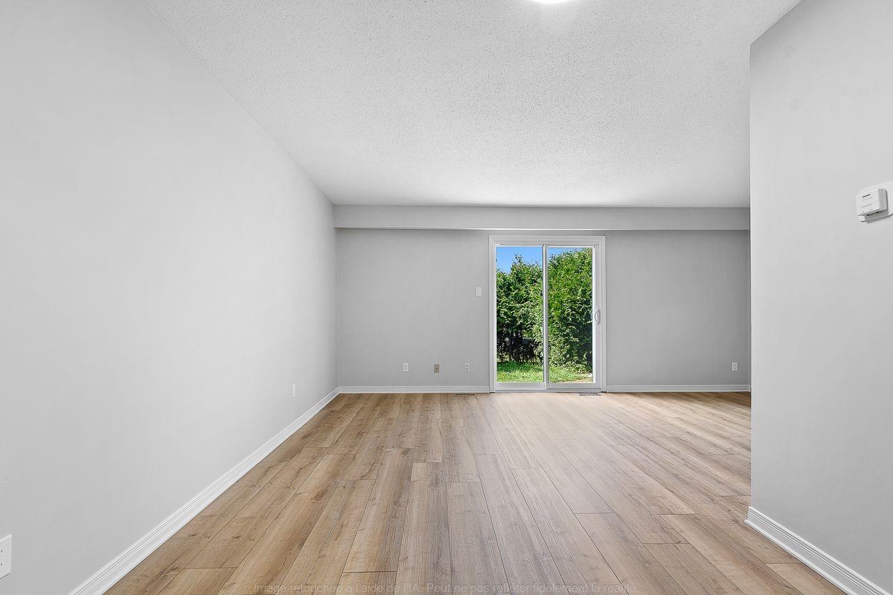 176 Barrow Cres - Photo 4 of 24