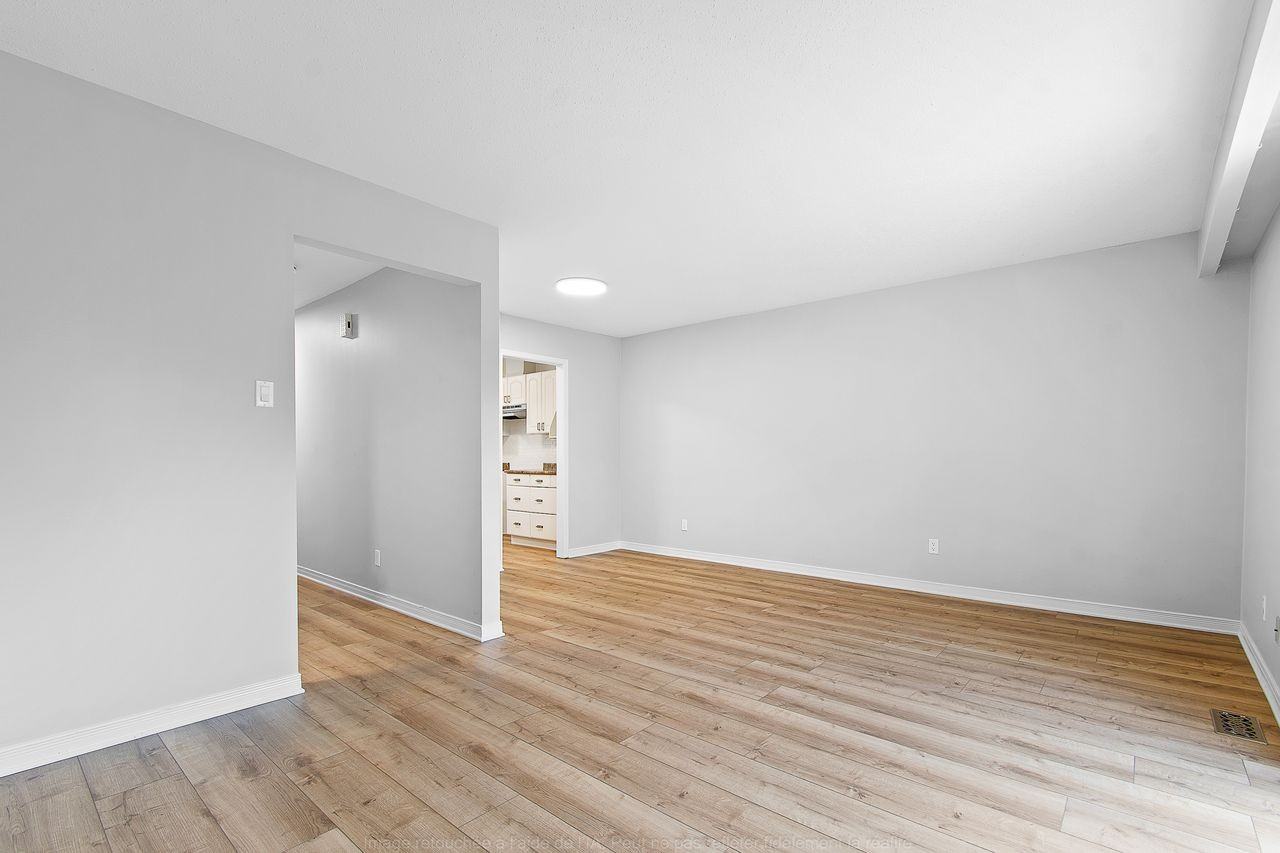 176 Barrow Cres - Photo 7 of 24