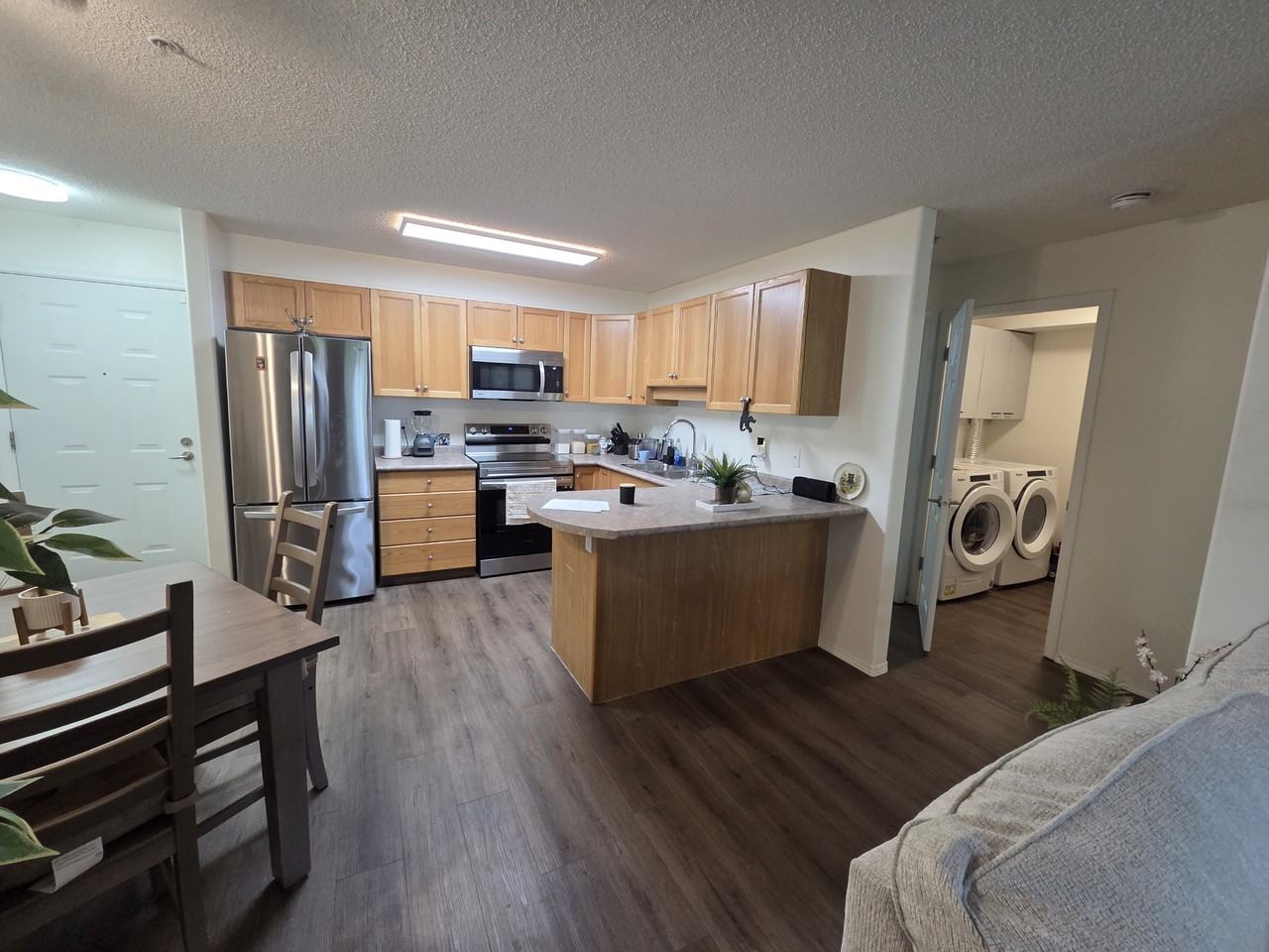 13635 34 St Nw - Photo 3 of 12