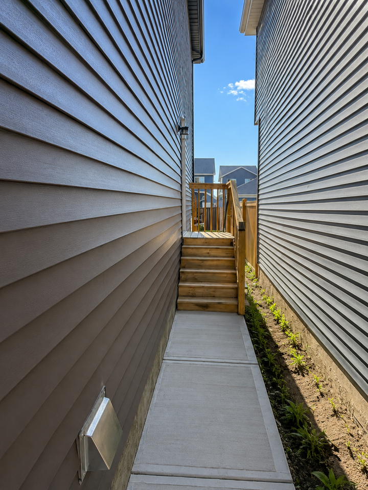 2289 Chokecherry Close Sw - Photo 2 of 16