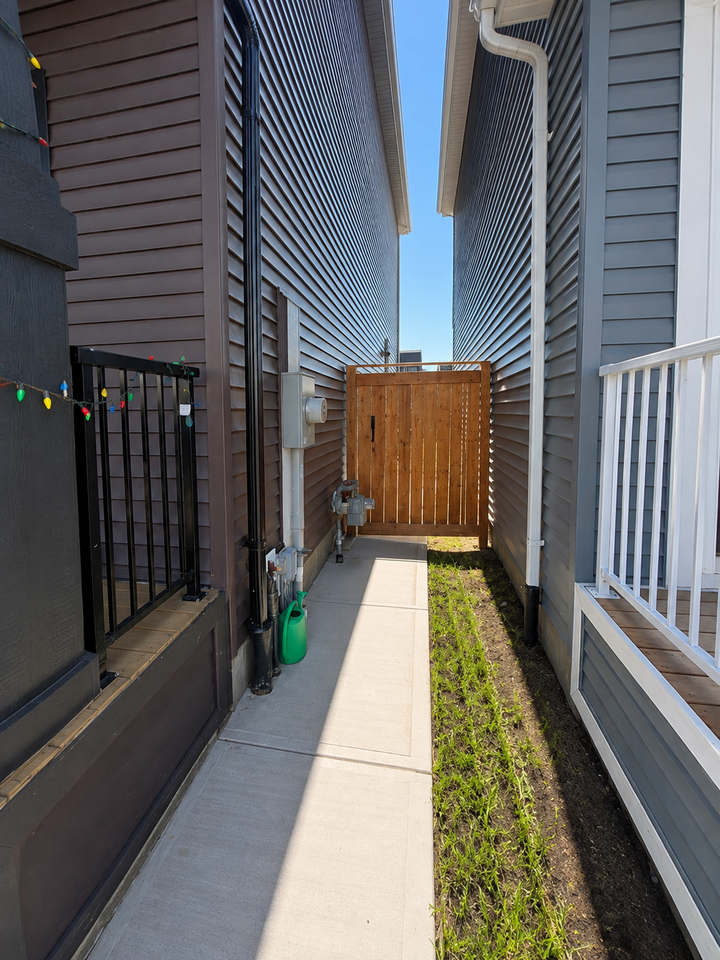 2289 Chokecherry Close Sw - Photo 3 of 16