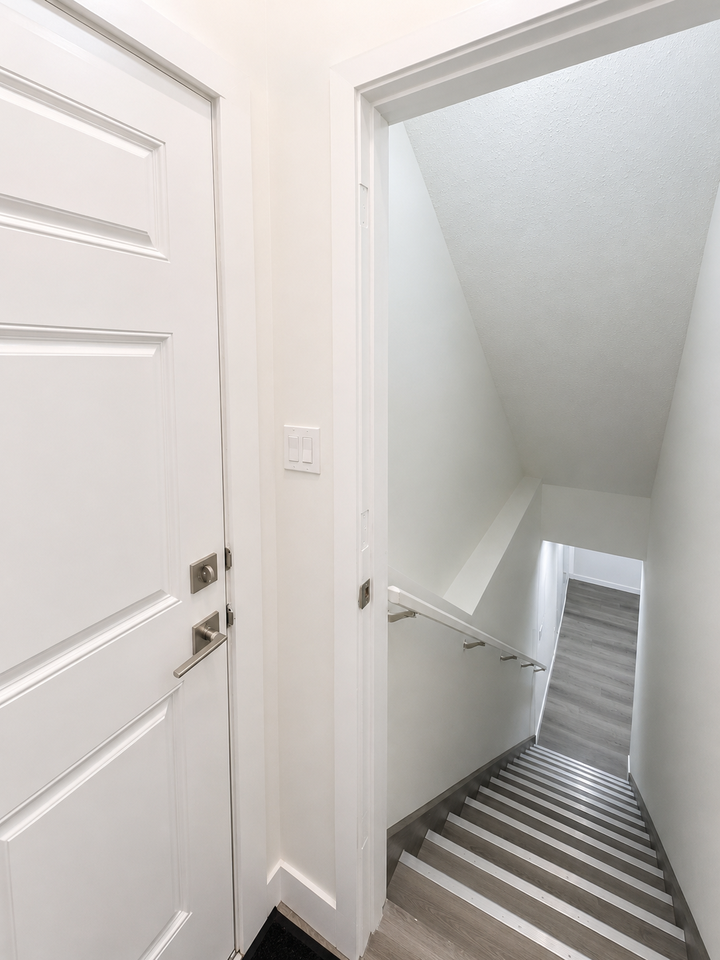 2289 Chokecherry Close Sw - Photo 5 of 16