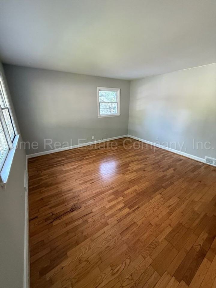257 S Sunset Dr - Photo 2 of 9