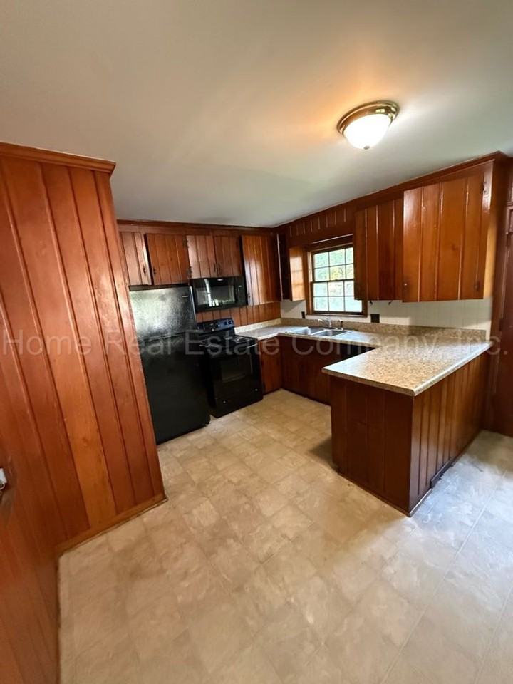 257 S Sunset Dr - Photo 3 of 9