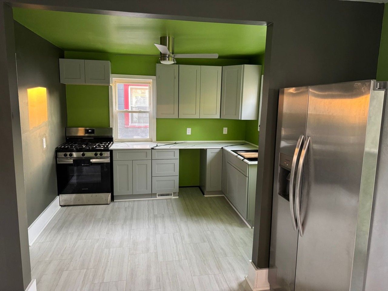 1210 W 30th St - Photo 5 of 22
