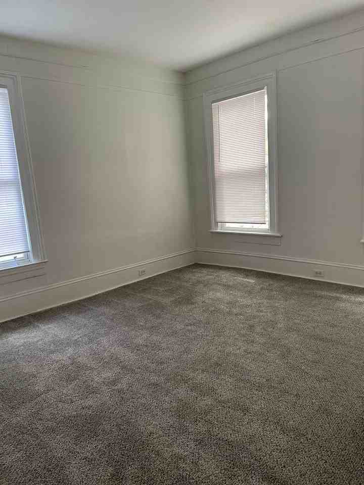 806 N 5th Ave #B - Photo 5 of 9