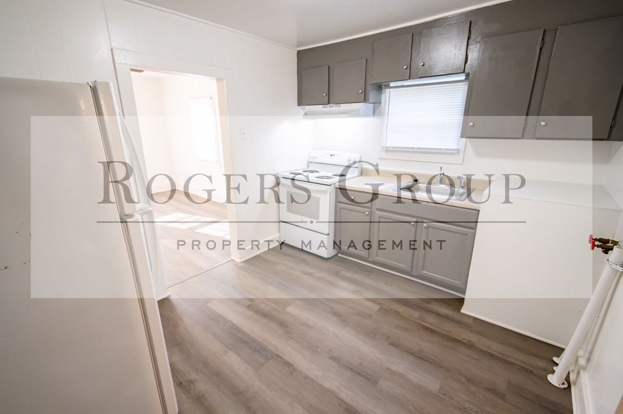 305 Perry St - Photo 2 of 8