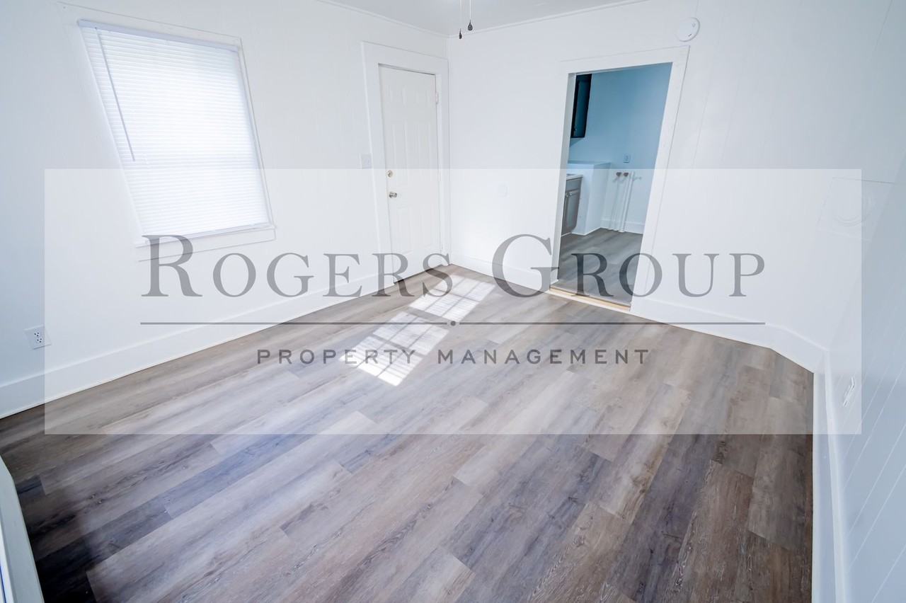 305 Perry St - Photo 3 of 8