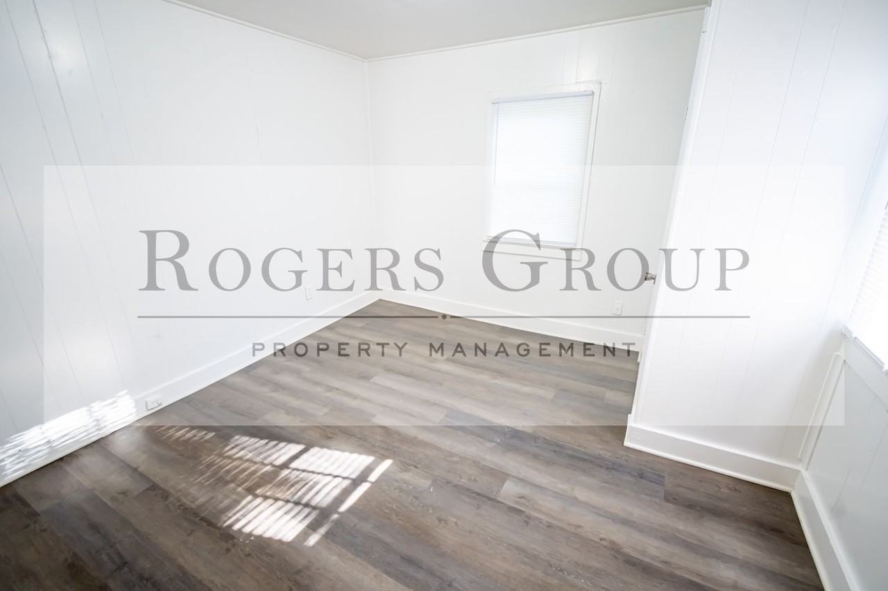 305 Perry St - Photo 4 of 8