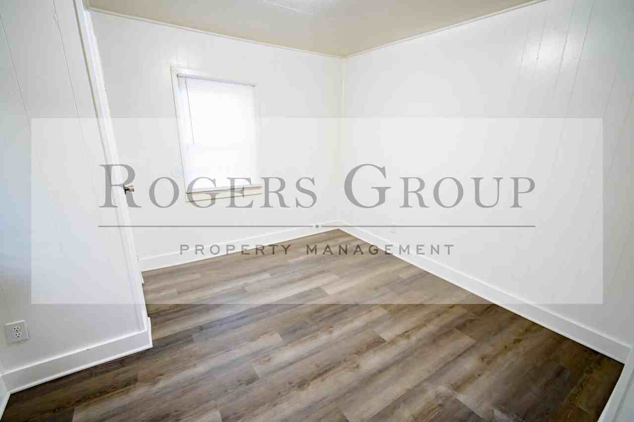 305 Perry St - Photo 5 of 8