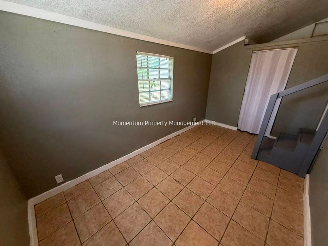8220 N Mulberry St - Photo 2 of 14