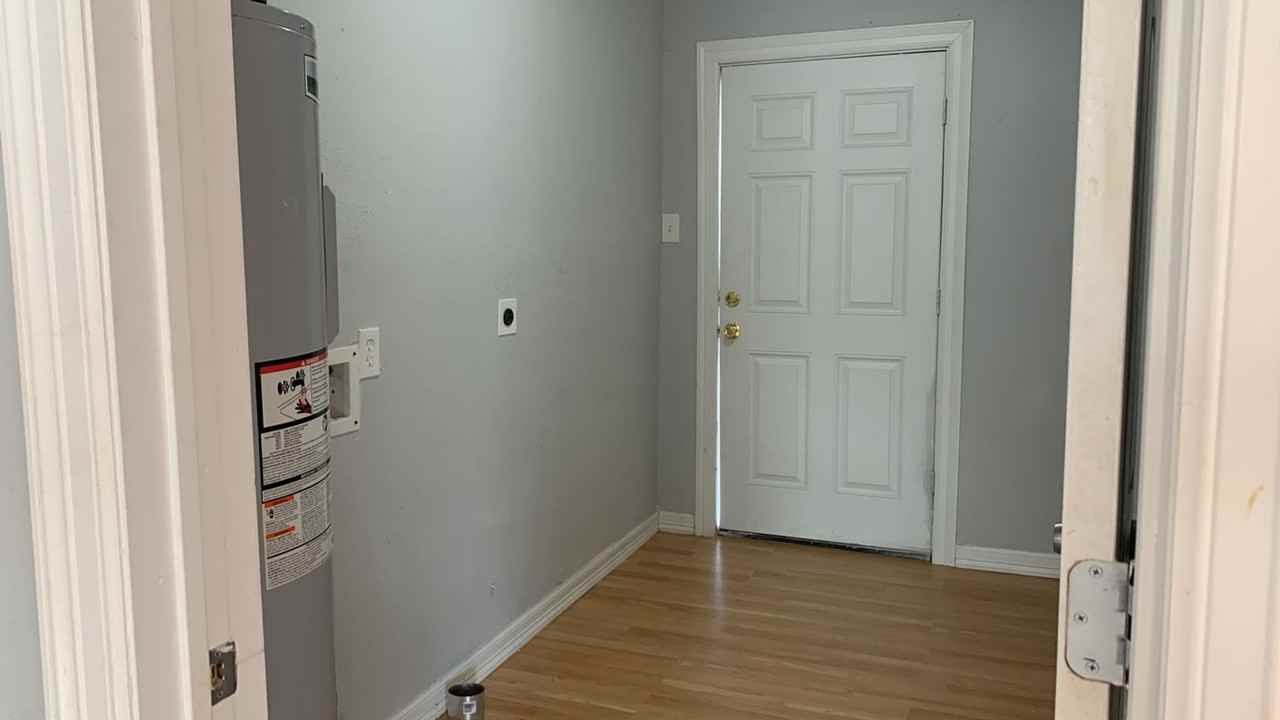 3817 Wipprecht St #A - Photo 7 of 8