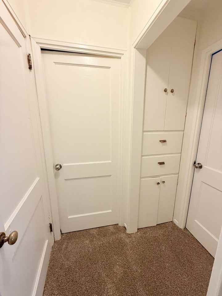 705 N Eisenhower Dr - Photo 4 of 9