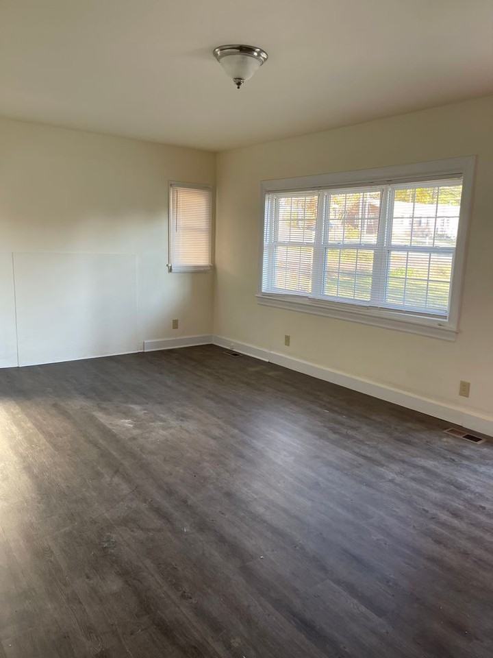 102 S Charles St - Photo 3 of 7