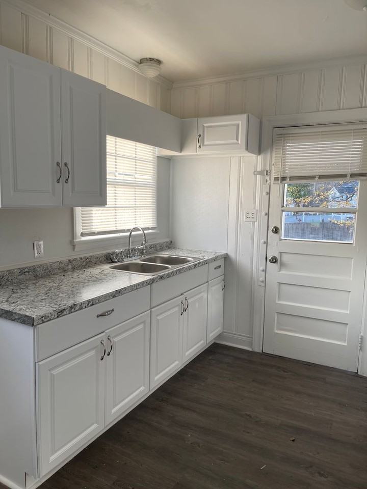 102 S Charles St - Photo 4 of 7