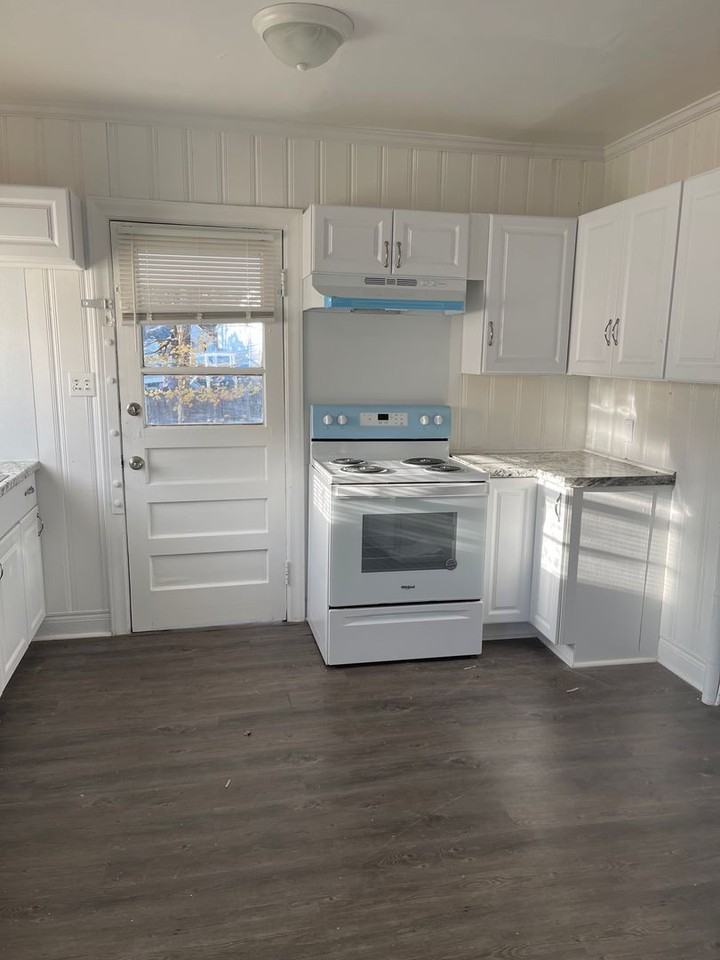 102 S Charles St - Photo 5 of 7