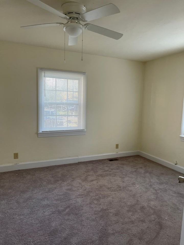 102 S Charles St - Photo 6 of 7