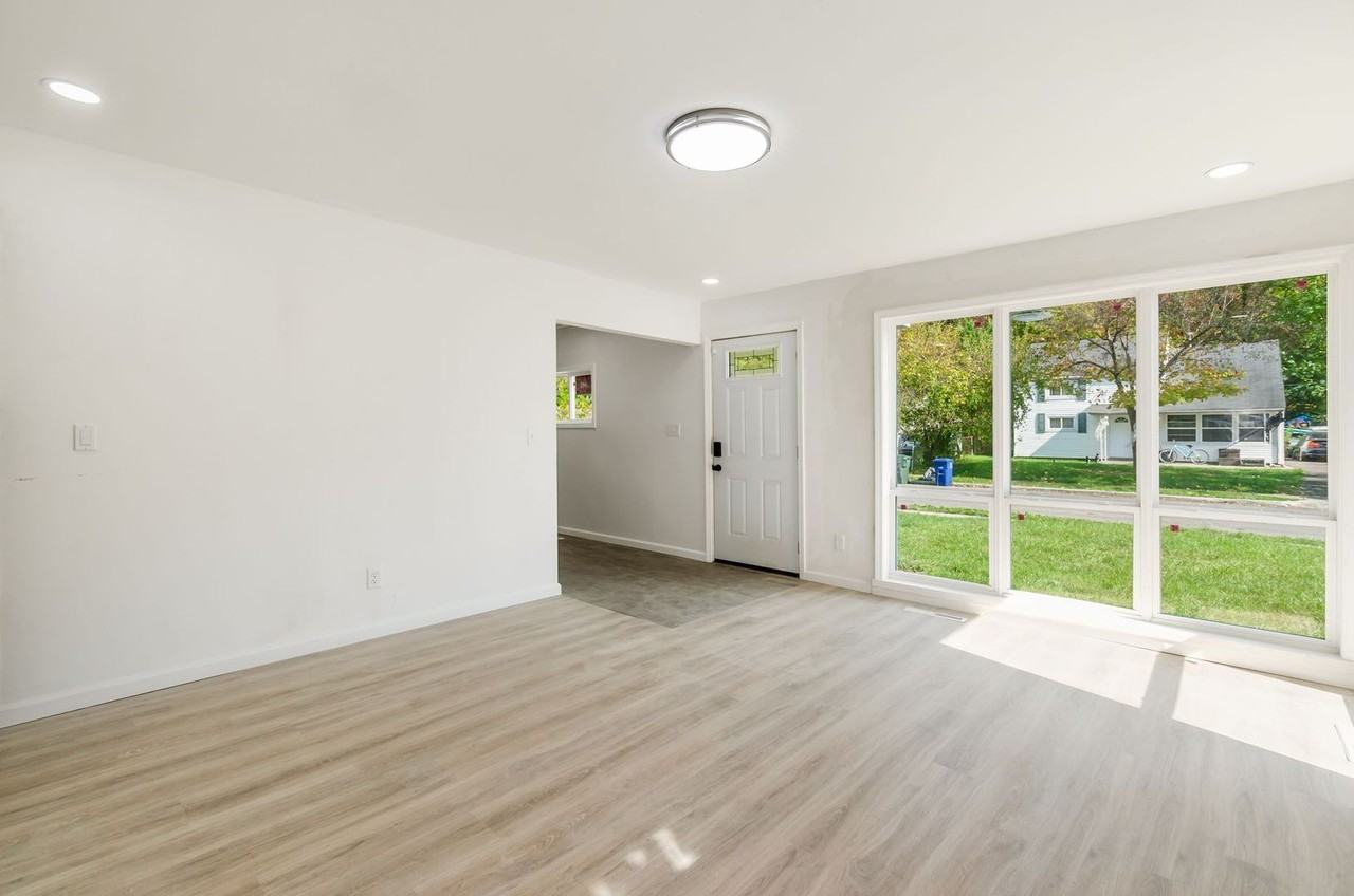 2263 Dawnlight Ave - Photo 4 of 17