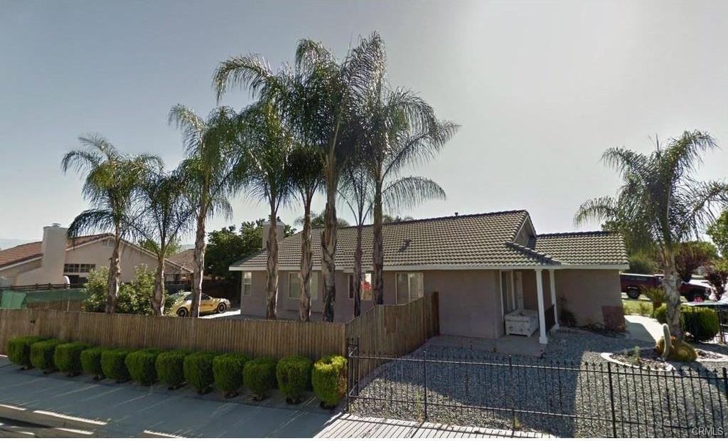 3730 Sydney St - Photo 2 of 6