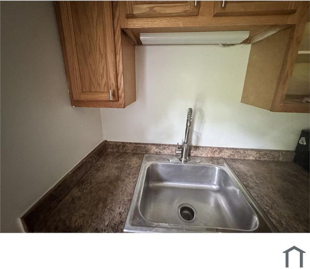 409 E Chestnut St - Photo 2 of 28