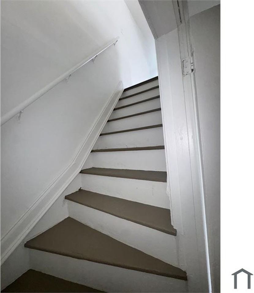 409 E Chestnut St - Photo 3 of 28
