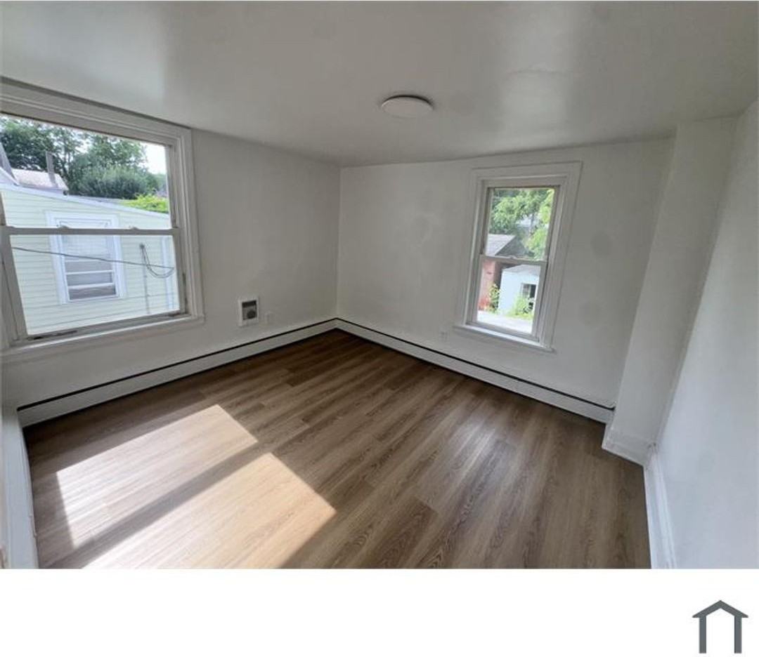 409 E Chestnut St - Photo 4 of 28