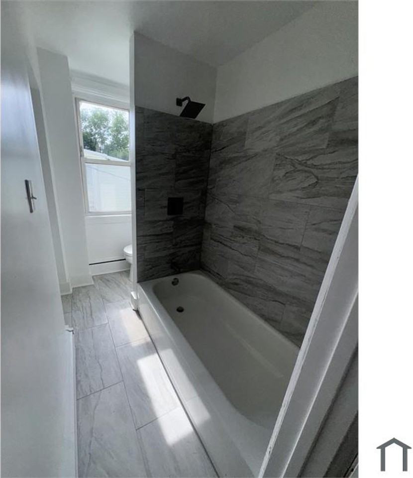 409 E Chestnut St - Photo 5 of 28