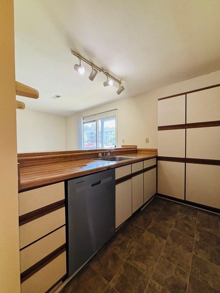 872 Claytor Sq - Photo 7 of 18