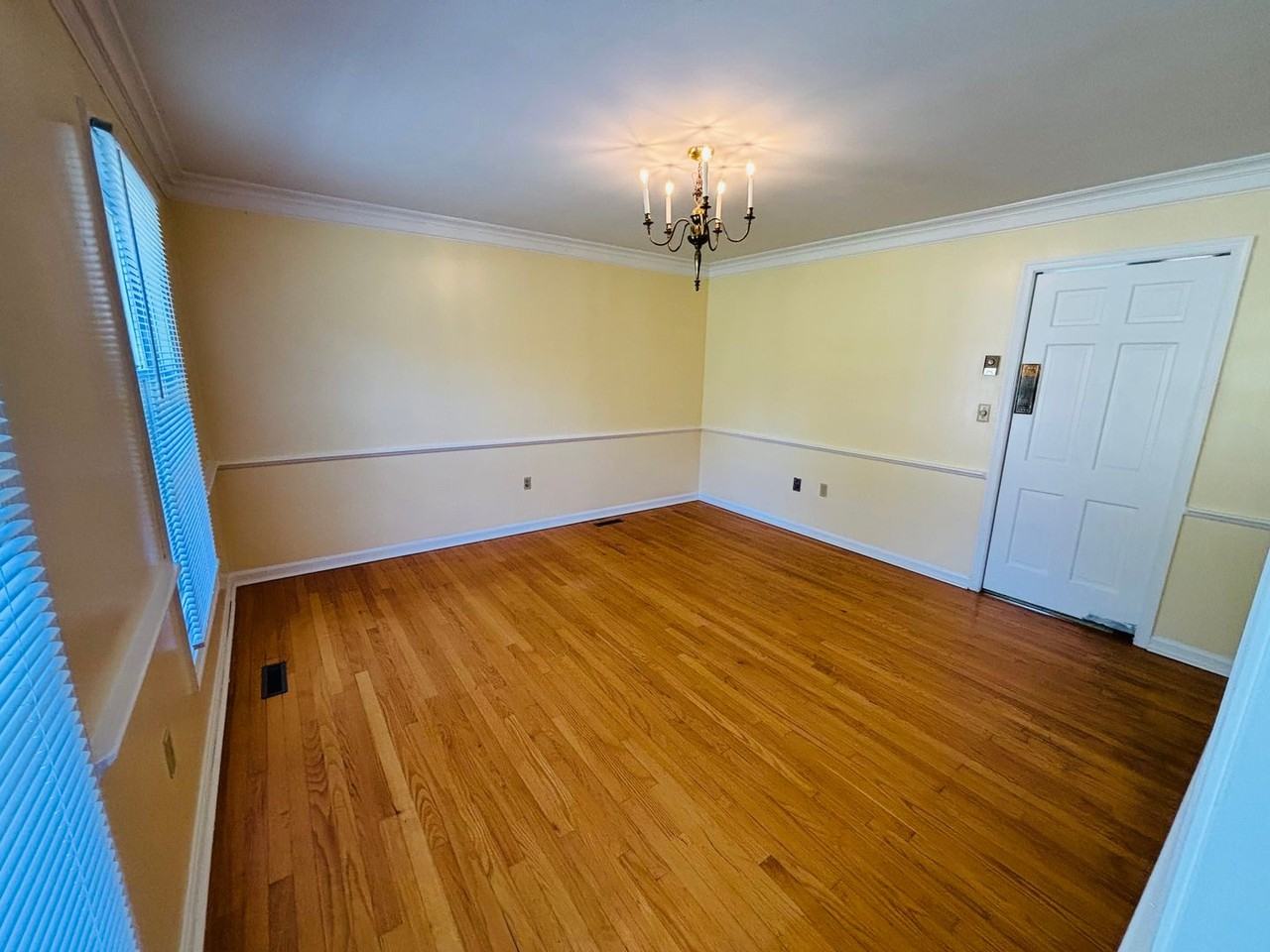 405 Stonegate Dr - Photo 4 of 28