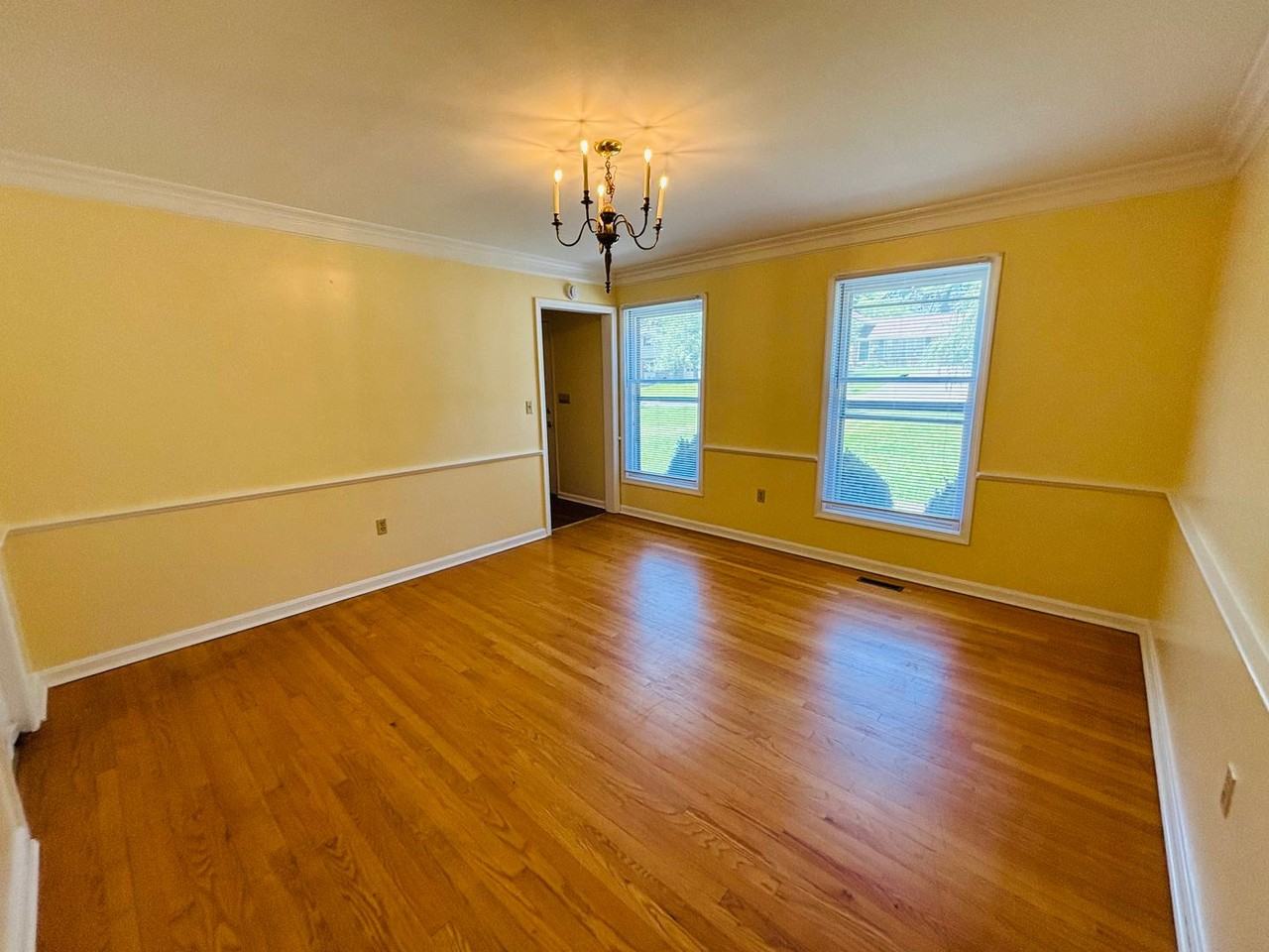 405 Stonegate Dr - Photo 5 of 28