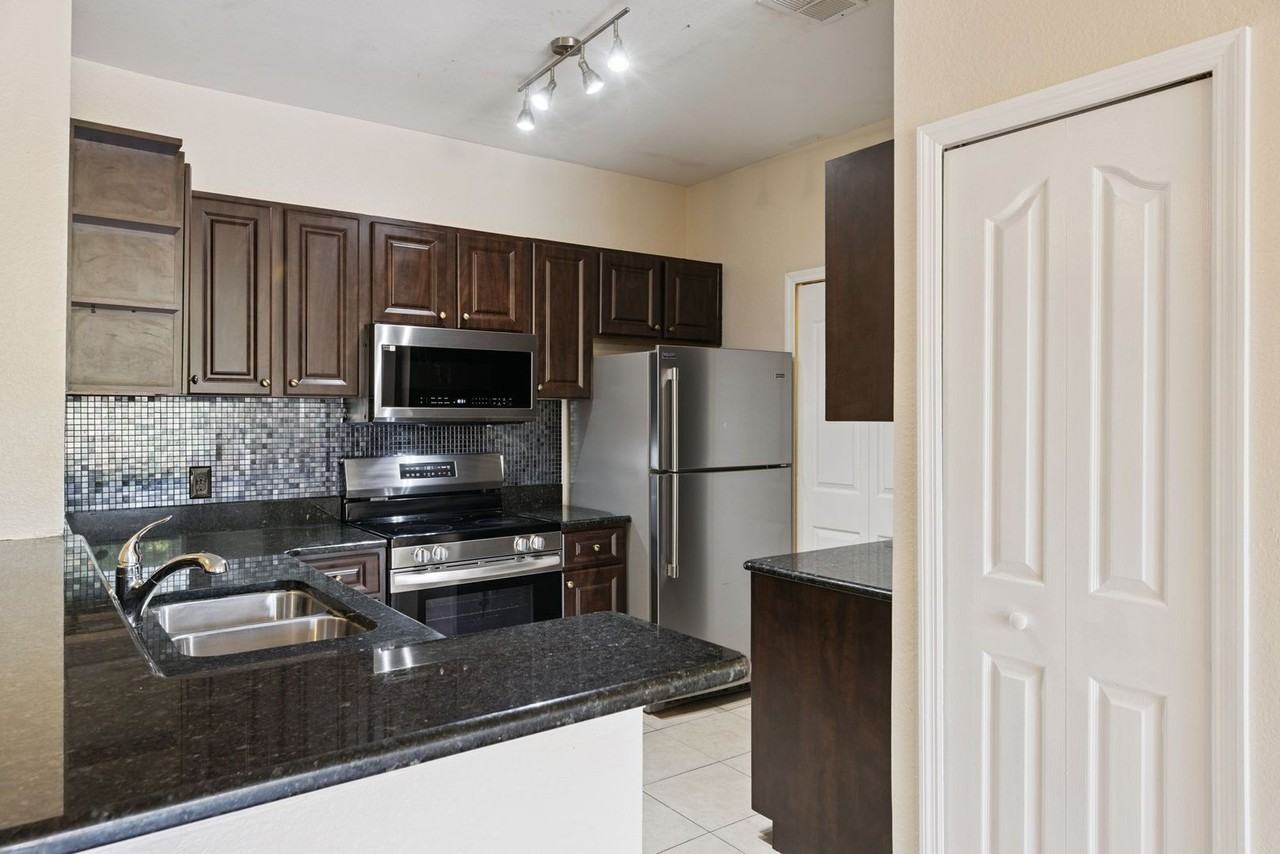 1460 Lake Shadow Cir #7207 - Photo 7 of 20