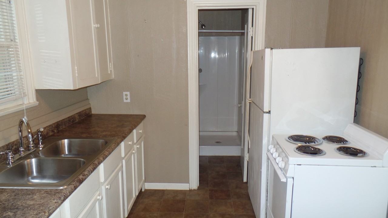 704 E Guadalupe St - Photo 2 of 3