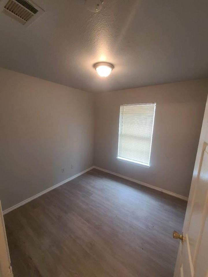 1516 Barron Ln - Photo 6 of 7