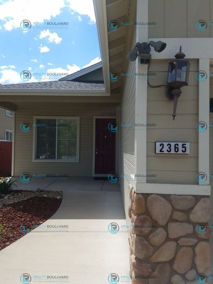 2365 Red Maple Ct - Photo 2 of 15