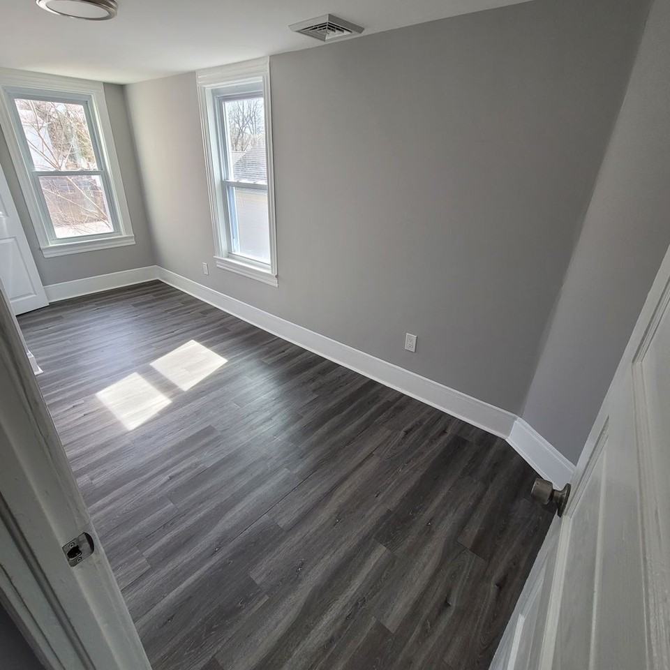 309 Shrewsbury Ave - Photo 3 of 10
