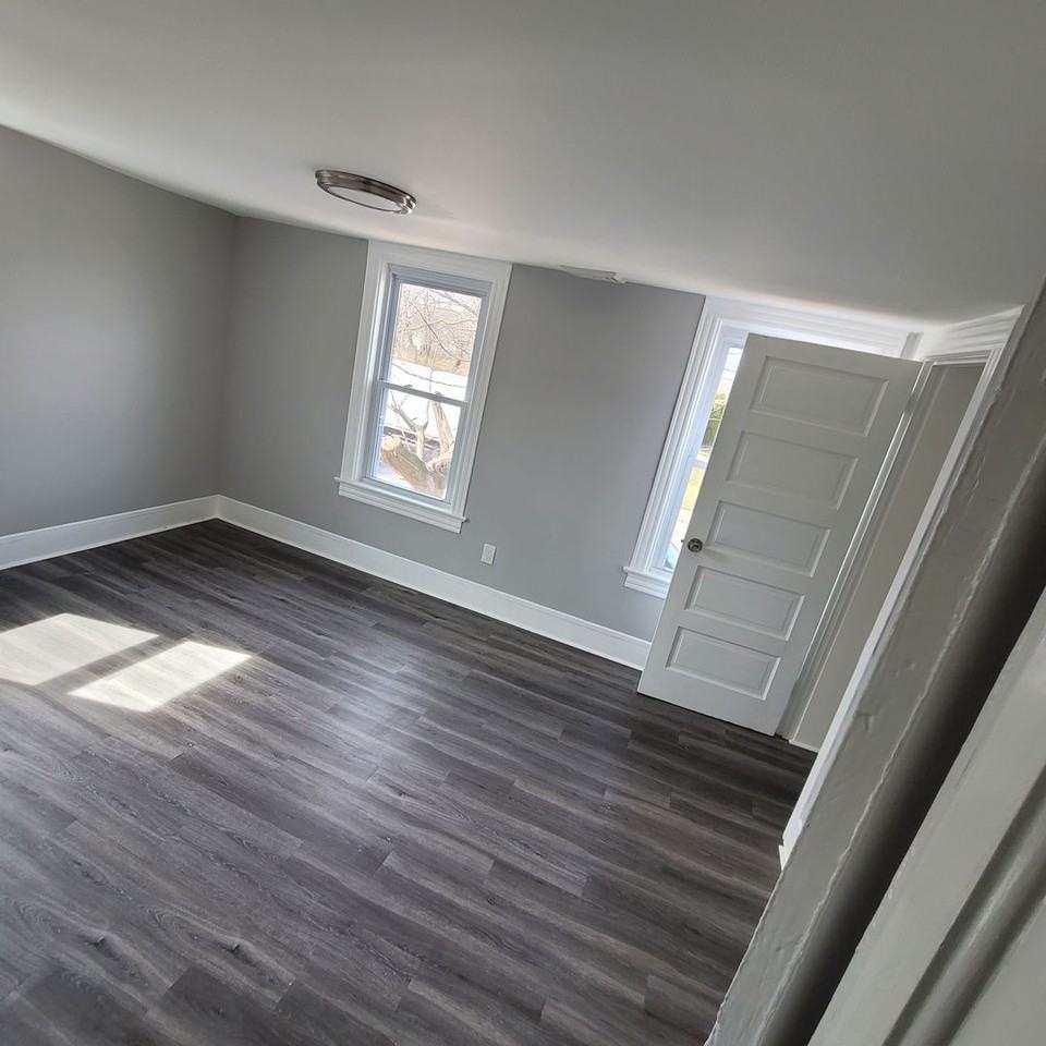 309 Shrewsbury Ave - Photo 4 of 10