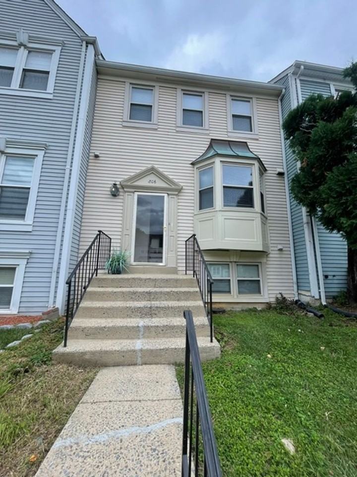 806 Flagler Dr - Photo 2 of 21