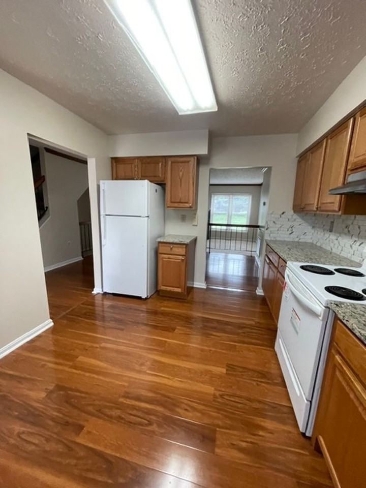 806 Flagler Dr - Photo 4 of 21