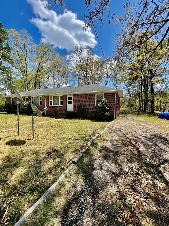 1004 Park Dr S - Photo 2 of 22