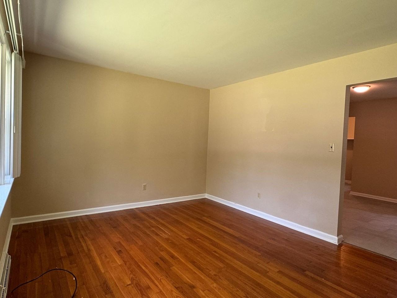 1004 Park Dr S - Photo 3 of 22