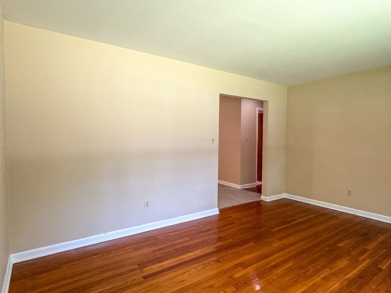 1004 Park Dr S - Photo 4 of 22