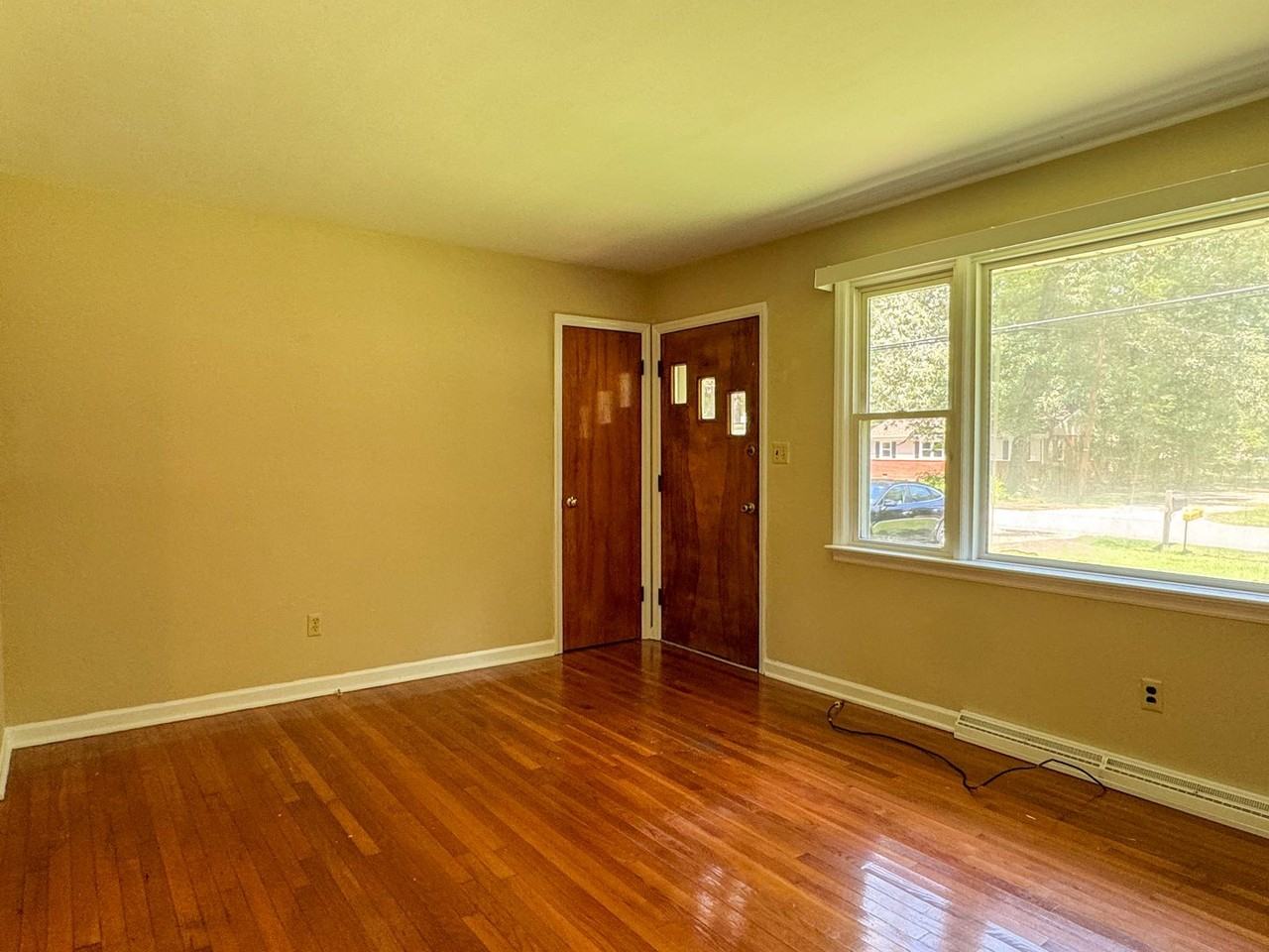 1004 Park Dr S - Photo 5 of 22