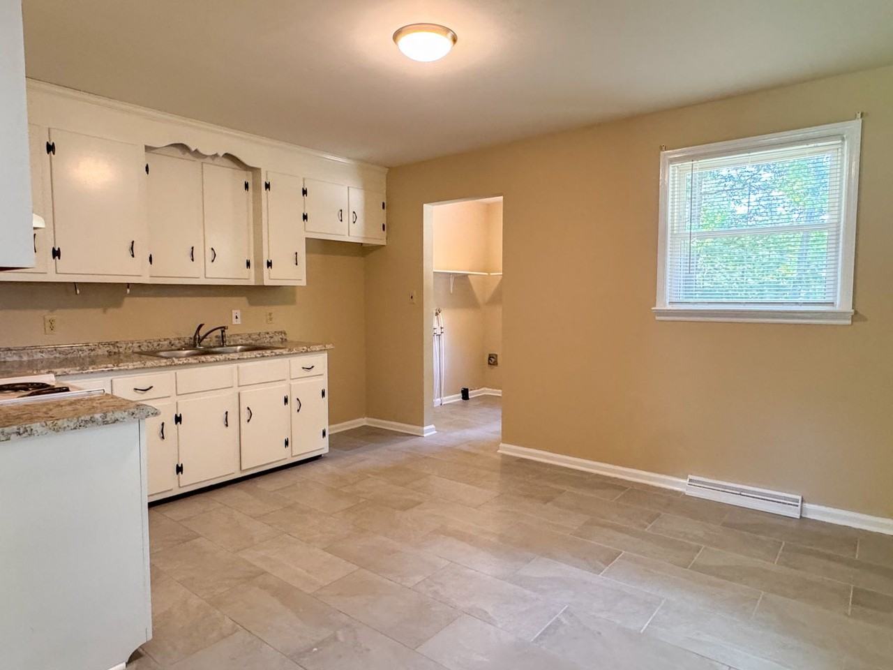 1004 Park Dr S - Photo 6 of 22