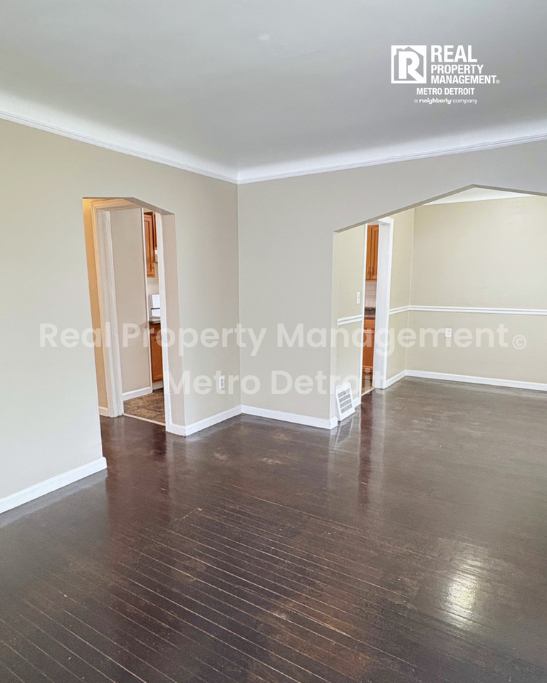 19367 Roscommon St - Photo 4 of 16