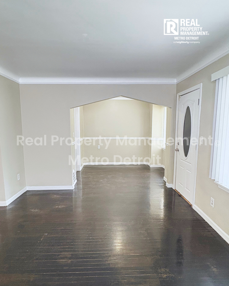 19367 Roscommon St - Photo 5 of 16