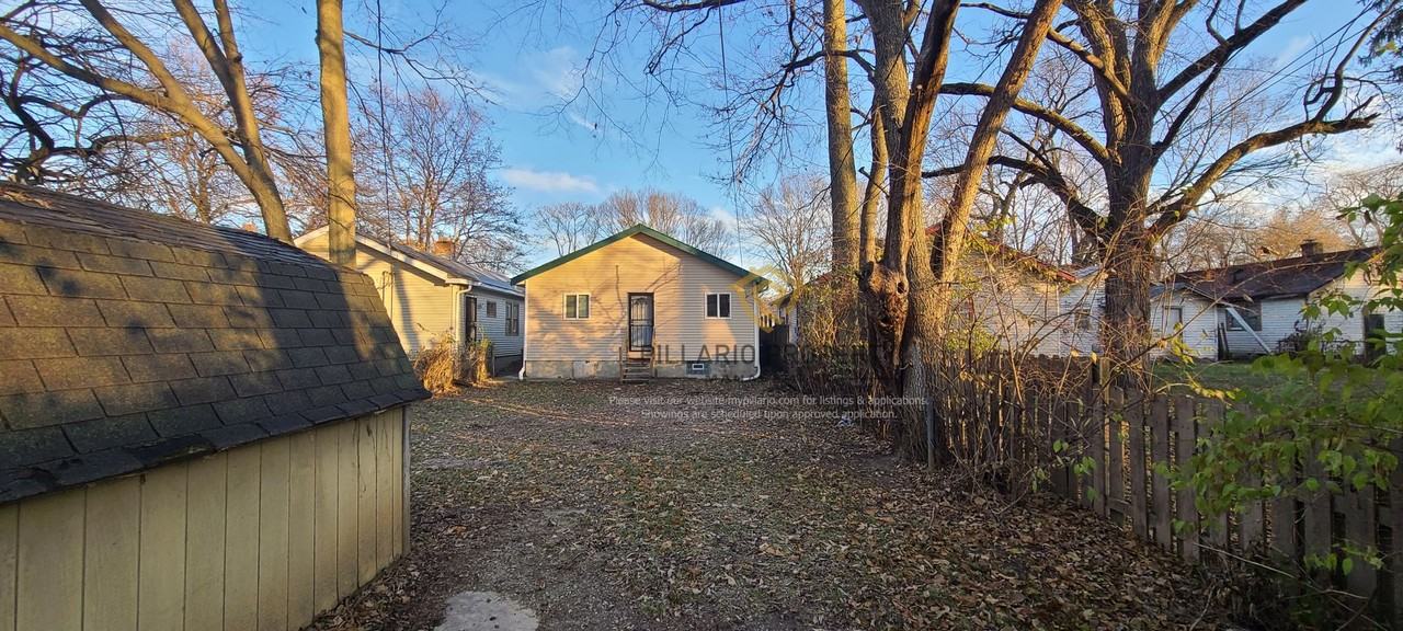 1421 W 33rd St - Photo 2 of 11