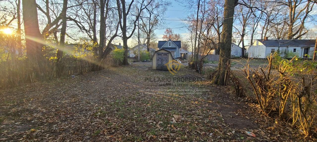 1421 W 33rd St - Photo 3 of 11