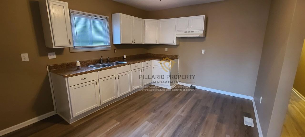 1421 W 33rd St - Photo 6 of 11