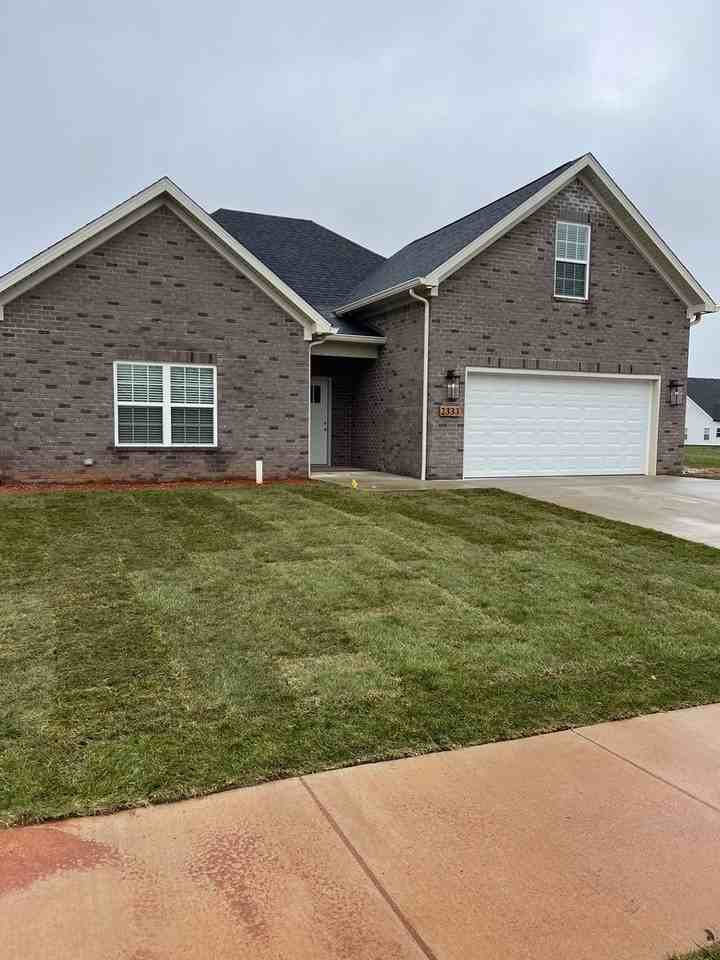 2333 Trenton Ln - Photo 3 of 19
